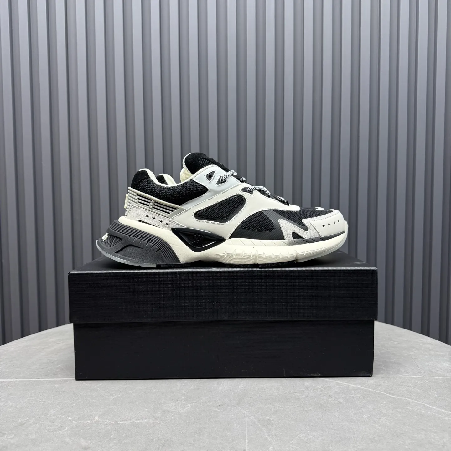 [AMIRI Amir] P: 760💰Size for couples: Female 35-40; Male 39-44; (Customized at 45.46) AMIRI Amir New Autumn and Winter Products New Autumn Latest Catwalk Couple Color Block Bread Casual Sports Shoes Series 〰 Casual fashion style full of details New generation of bone shoes popular classic upgrades Super comfortable and super popular! AUTRY is an exclusive version of AUTRY couple casual shoes from a high street brand in Los Angeles. Many celebrity Internet celebrities have the same style. Chinese new rapper Xiaobai Gali, Wang Yibo, Yang Mi and other Internet celebrity bloggers are competing for their feet. The three-dimensional molded metal logo on the side of the AJ1 shoe is on par with Nike's popular Fog. The heroic value instantly has a bit of punk rock flavor, all showing fashion sense and street style... ▪ Upper: original custom-made cowhide + original custom-made breathable mesh ▪Inner lining: original customized breathable mesh ▪Outsole: original molded two-color TPU rubber combination outsole.